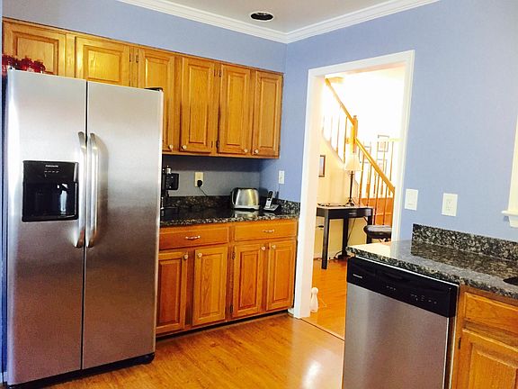 Kitchen (other view)