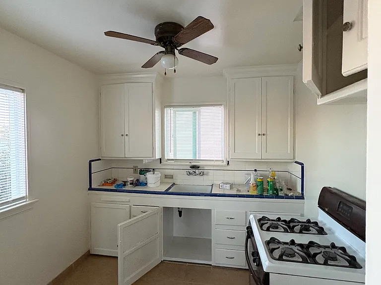 3476 Flower St #C — Photo 9