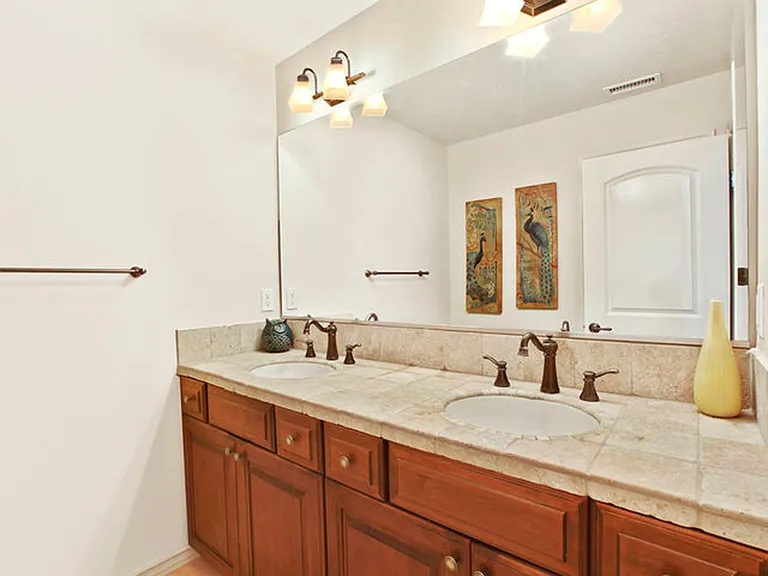 Seconadary bathroom