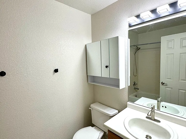 1232 S Waco St #F — Photo 11