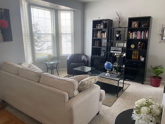 4th image of 463 Waterbury Ct