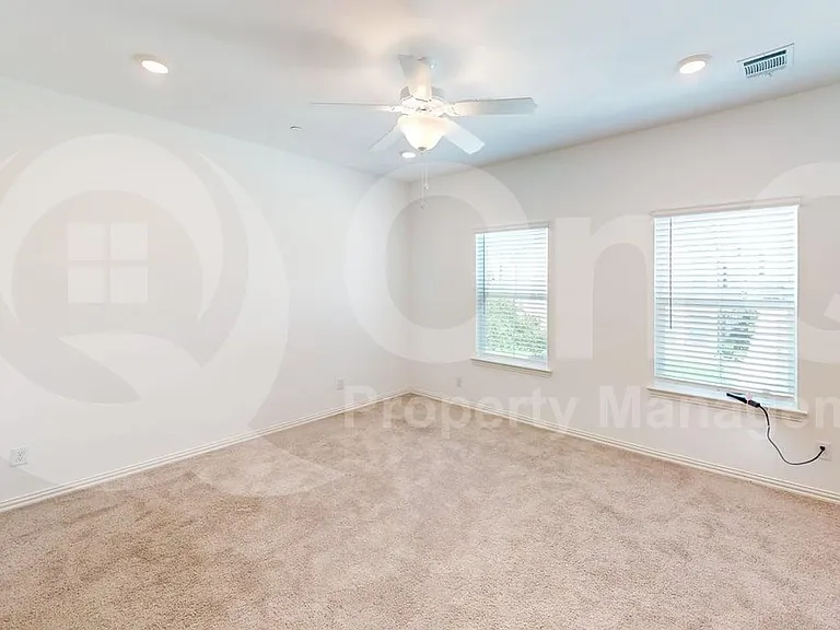 4348 Henderson Ave — Photo 10