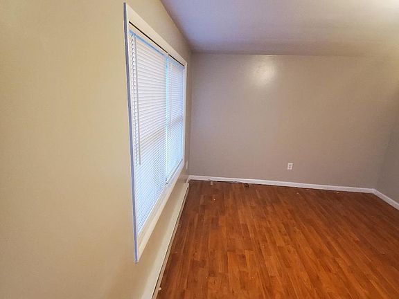 4th image of 38 Charles St