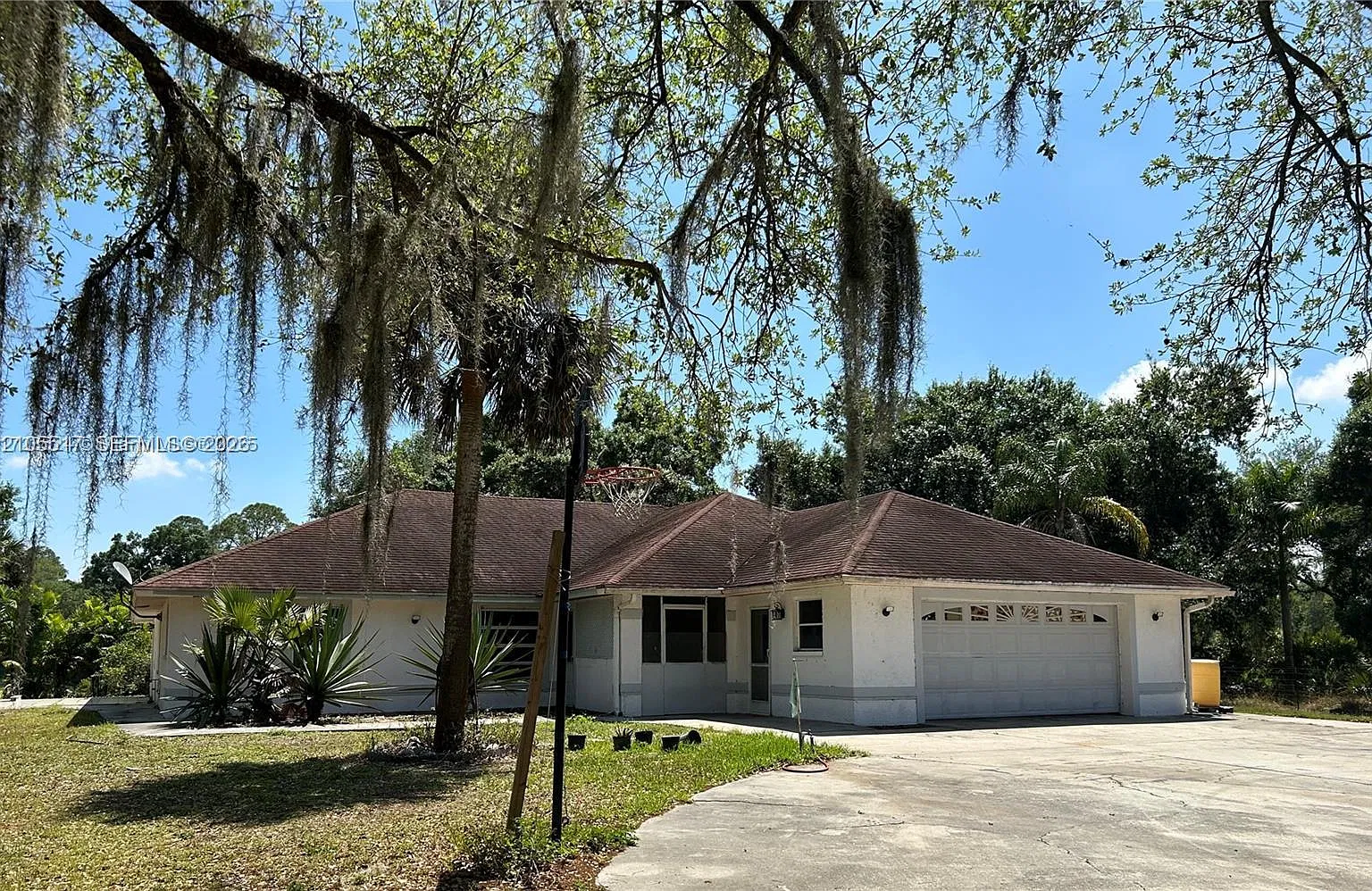 3 bed, 2.0 bath, 2283 sqft, $1,950 — Photo 2