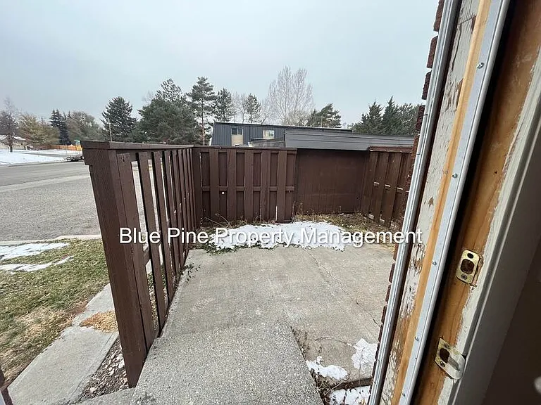 337 E 15th St #4 — Photo 7