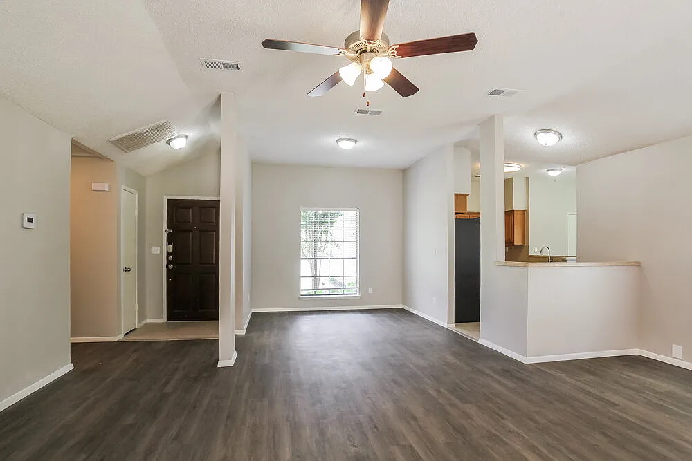 3 bed, 2.0 bath, 1499 sqft, $1,845 — Photo 4