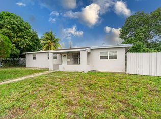 1040 NE 214th St, Miami, FL 33179