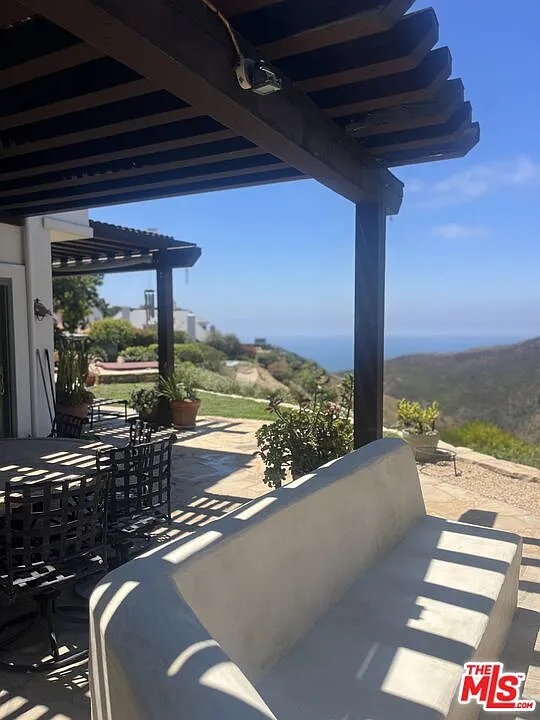 5 bed, 5.5 bath, 3980 sqft, $17,500 — Photo 2