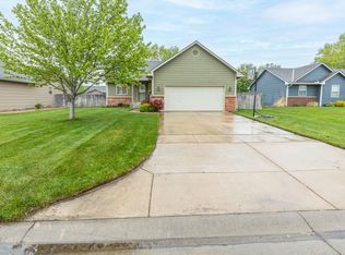 2707 N Parkdale St, Wichita, KS 67205