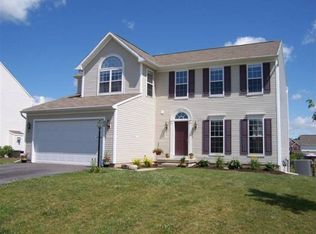60 Goldfinch Dr, West Henrietta, NY 14586