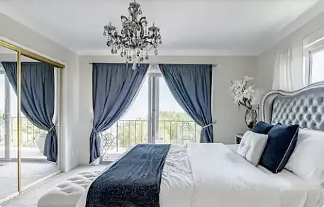 Indulge in breathtaking ocean/harbor views from your private suite, featuring a plush king-size Sleep Country luxury mattress with dual-zone adjustability & massage. Wrap yourself in high-thread-count linens and enjoy favorite shows in-room Smart TV.