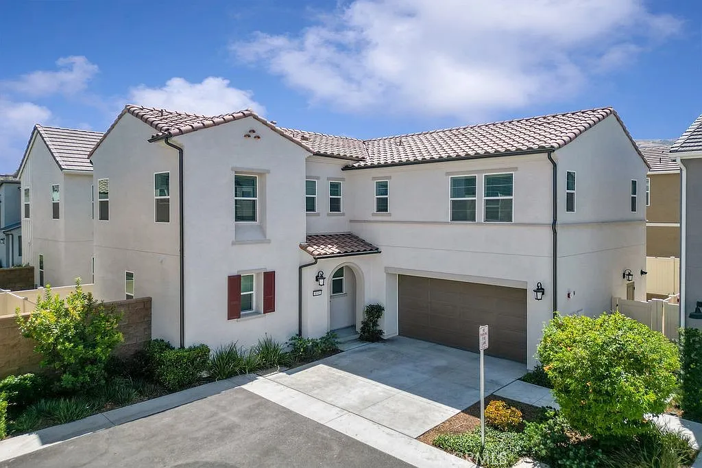 4 bed, 2175 sqft, $4,100 — Photo 1