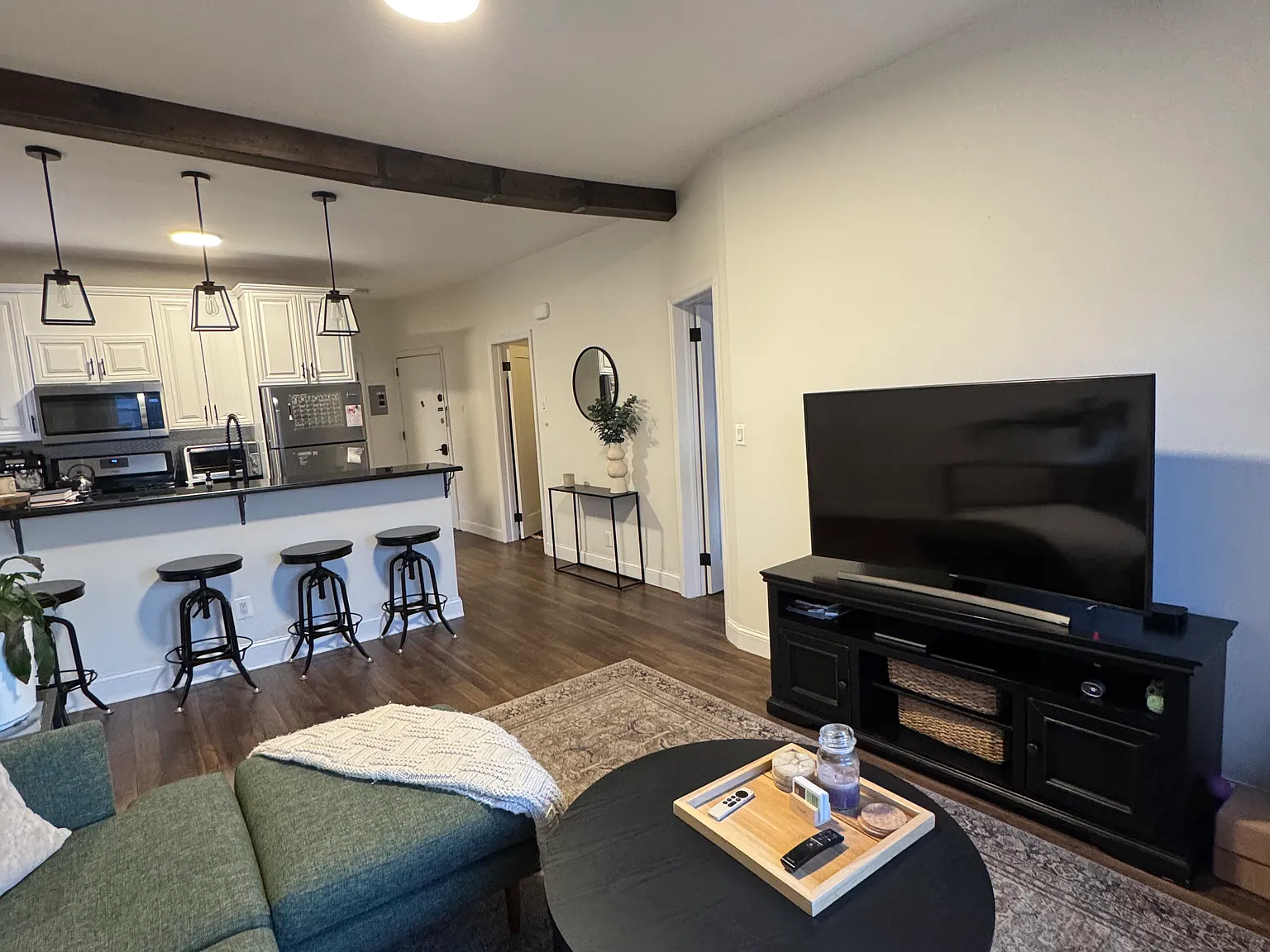 2 bed, 734 sqft, $3,200 — Photo 3