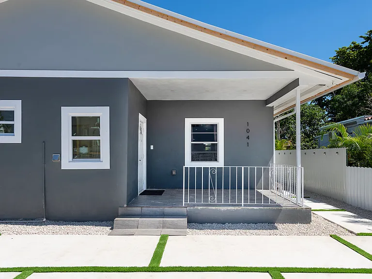 1041 NW 73rd St — Photo 3