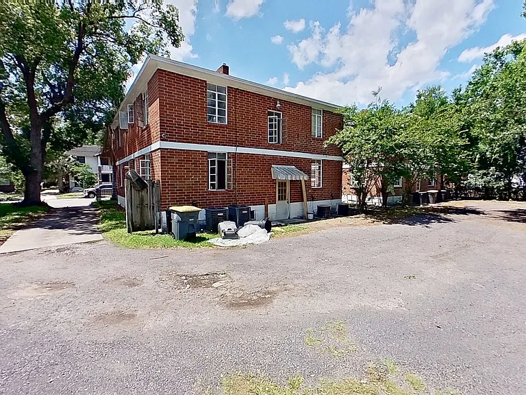 2851 College Street Quad — Photo 10