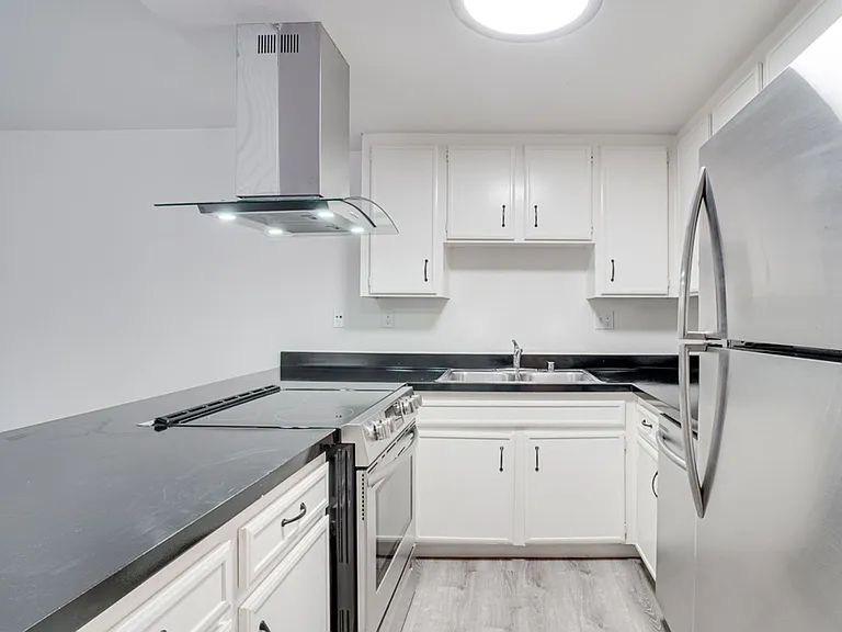 38th North Apartments — Photo 5
