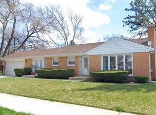 401 S See Gwun Ave, Mount Prospect, IL 60056