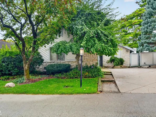 8002 Dean Rd, Indianapolis, IN 46240