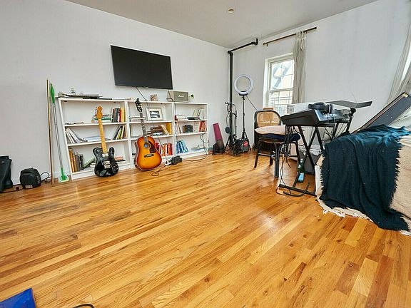 4th image of 500 Hudson St #5A