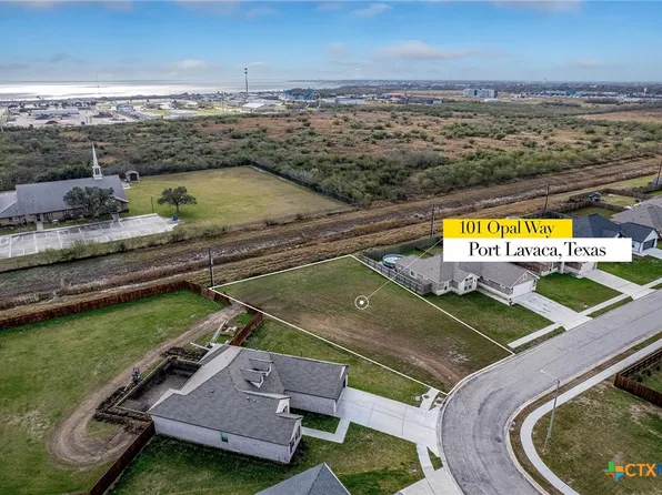 101 Opal Way, Port Lavaca, TX 77979
