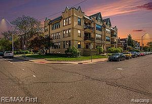 1st image of 615 W Hancock St #203/7