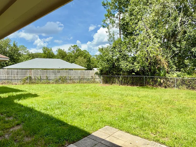 105 Honeysuckle Rd — Photo 20