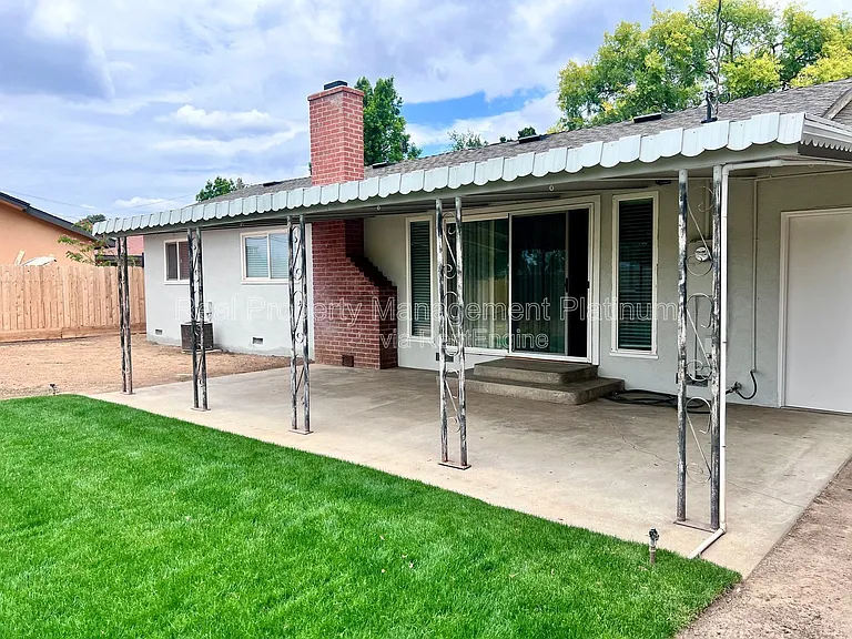 4467 N Van Dyke Ave — Photo 18