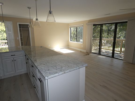 5th image of 12 Delander Ct #12