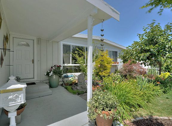 3rd image of 725 Santa Susana St