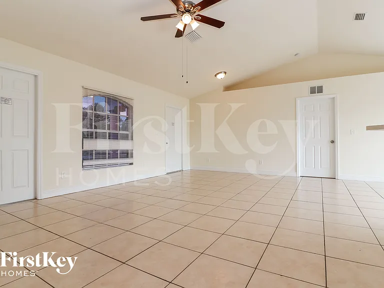 3816 20th St W — Photo 5