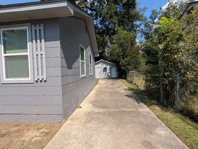 1153 Auburn Dr — Photo 18