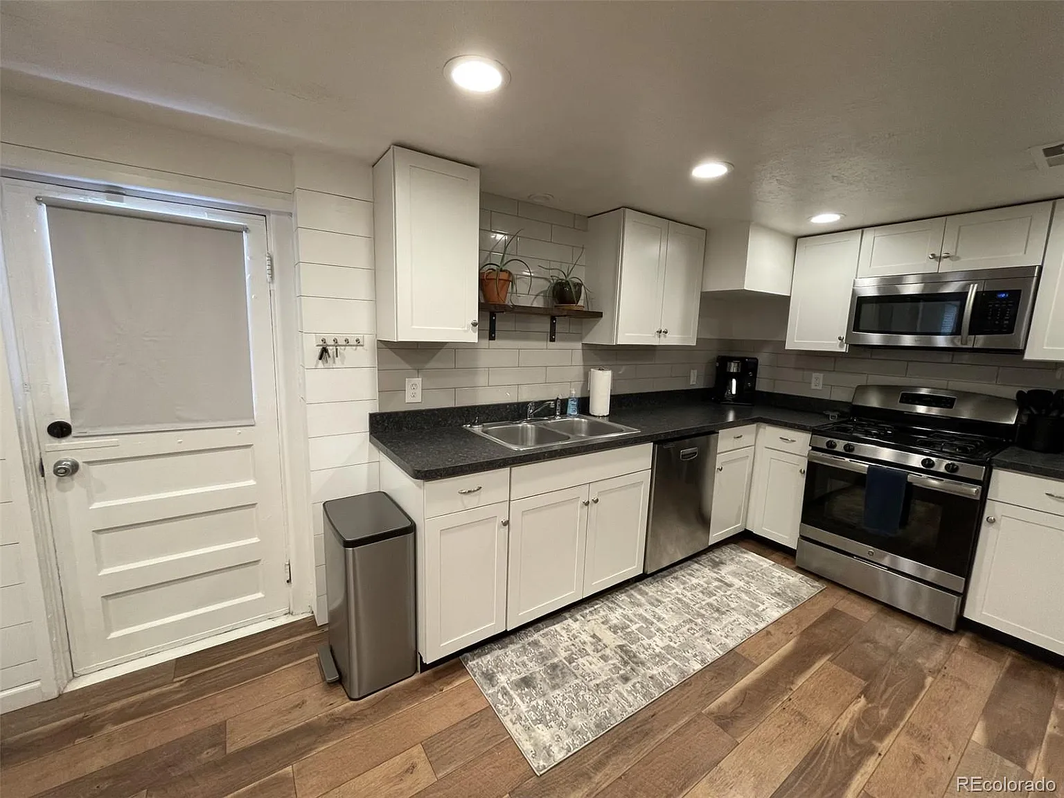 2 bed, 1.0 bath, 1200 sqft, $2,400 — Photo 4