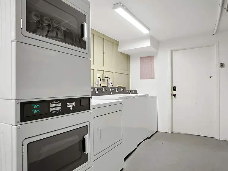 2212 Ford St #17 — Photo 8