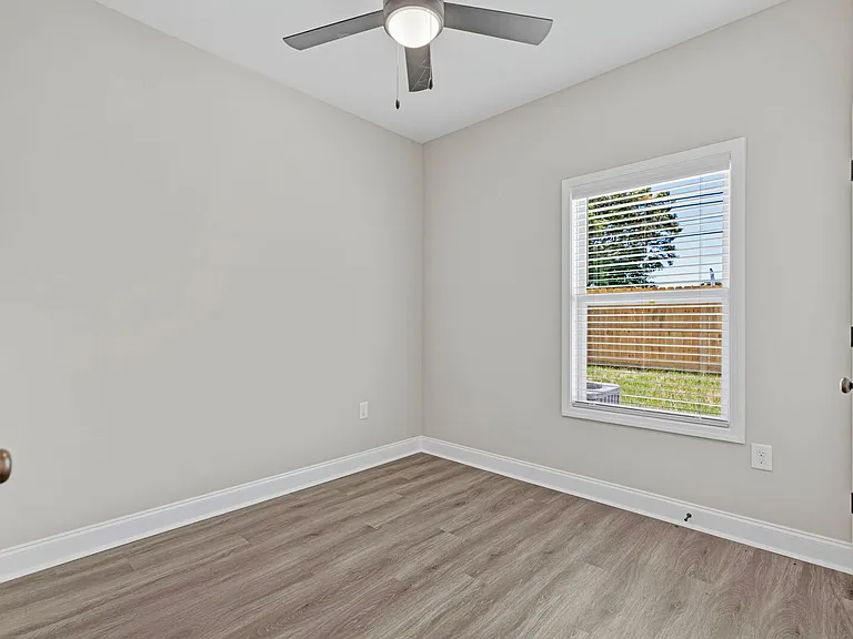 Trenton Commons — Photo 19