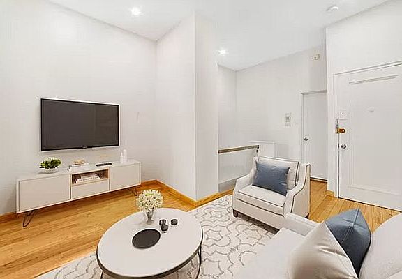 2nd image of 313 E 78th St #1E
