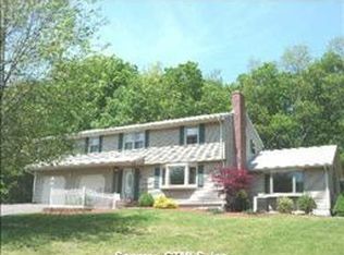 8 Pineview Dr, Vernon, CT 06066