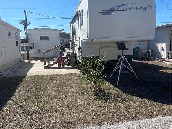 2nd image of 37 ILLINOIS STREET