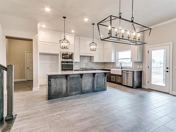5th image of 2817 Bens Cir