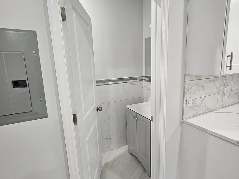 414 S 10th St #1 — Photo 12