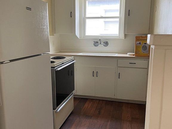 3rd image of 381B Guadalupe St