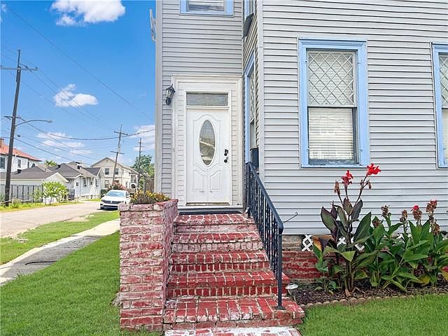 1st image of 2339 Valmont St