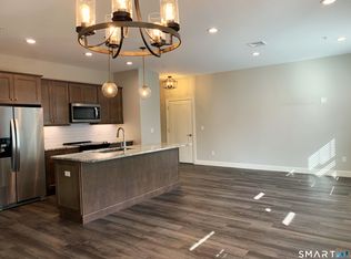 501 Edgewater Cir #G, East Hampton, CT 06424
