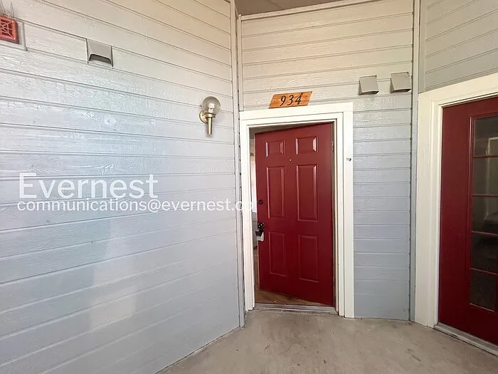 934 Acapulco Ct — Photo 2