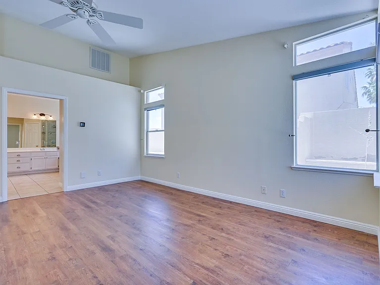 968 E Robindale Rd — Photo 15