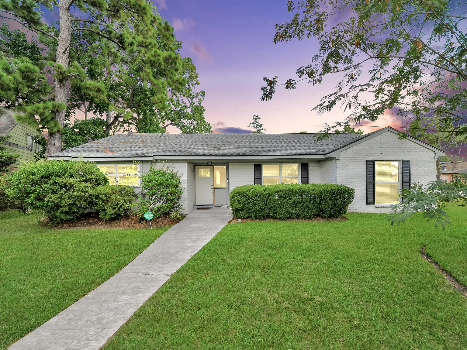 4 bed, 2.5 bath, 2000 sqft, $6,800 — Photo 2