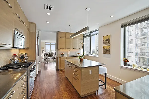 Sold by Nest Seekers International | media 2