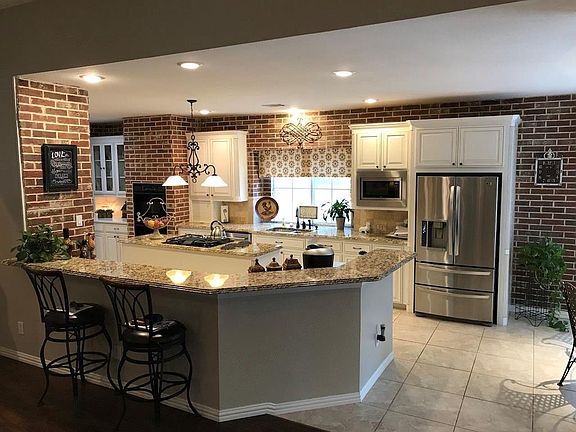 2nd image of 2200 Green Leaf Ct