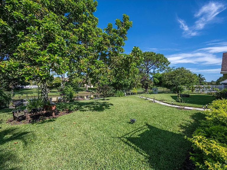 13889 Geranium Pl — Photo 29