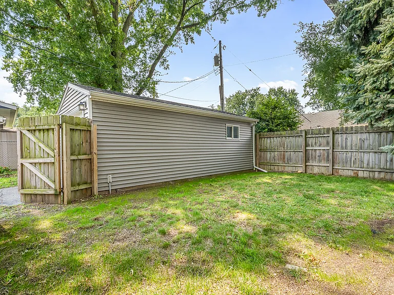 2360 Arrow St — Photo 35