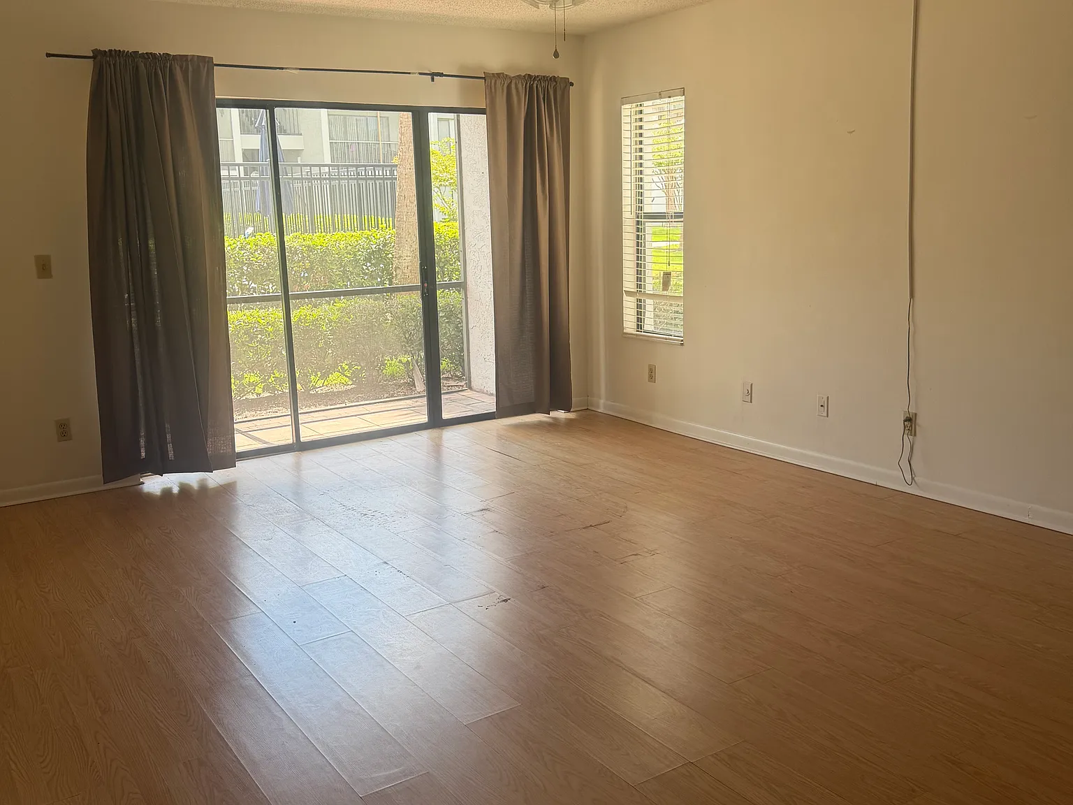 2 bed, 1025 sqft, $1,600 — Photo 2